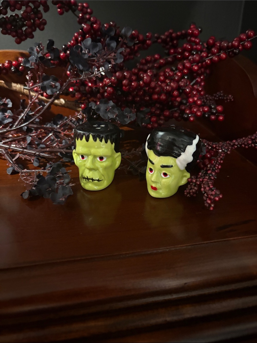 HALLOWEEN salt and pepper shakers NWOT